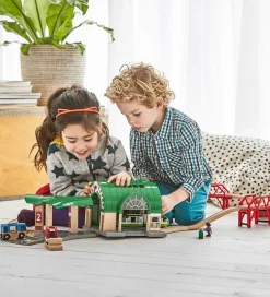World Togstation - Grøn/Grå/Træ 33649>BRIO Outlet