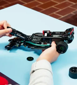 Technic - Mercedes-AMG F1 W14 E Perfor... 42165 - 240 Dele><noscript><img width=