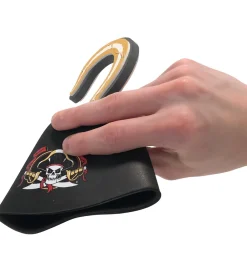 Piratkrog - Captain Cross><noscript><img width=