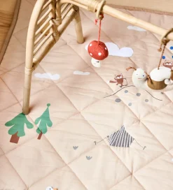 Aktivitetstæppe - Quiltet - Forest Activity Blanket><noscript><img width=